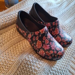 CROCS Dual Comfort Classic Floral Print Clogs Womens Size 10
